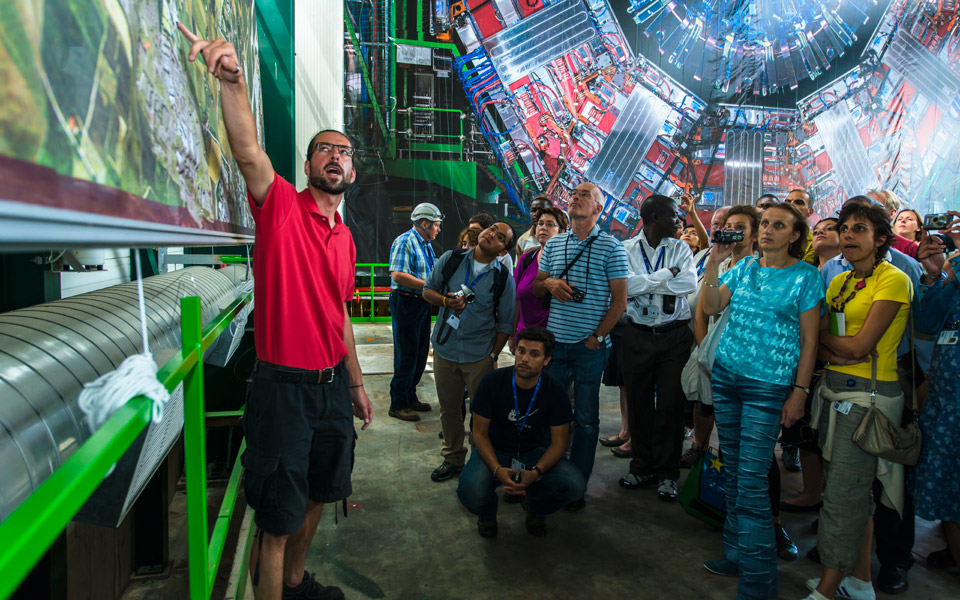 δάσκαλοι-στα-θρανία-του-cern-2137712