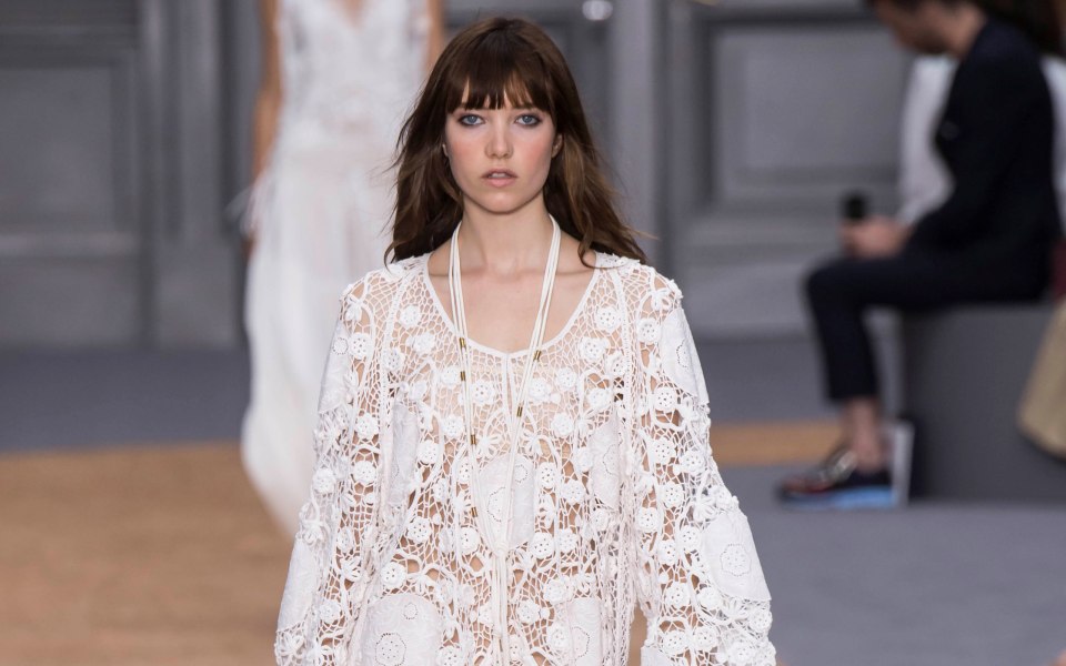 δαντελένια-φορέματαchic-και-ρομαντικές-2139208