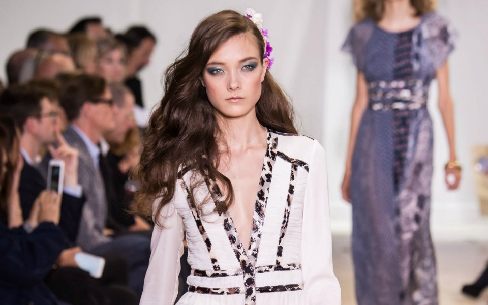 hair-trends-ατημέλητες-μπούκλες-2139742