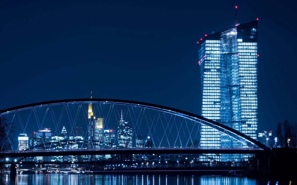 χαλάρωση-των-κανόνων-του-qe-εξετάζει-η-ε-2140739