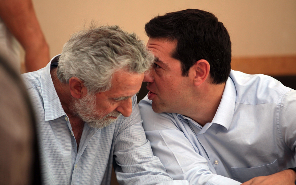 ολοκληρωτική-αναδίπλωση-της-κυβέρνη-2140690