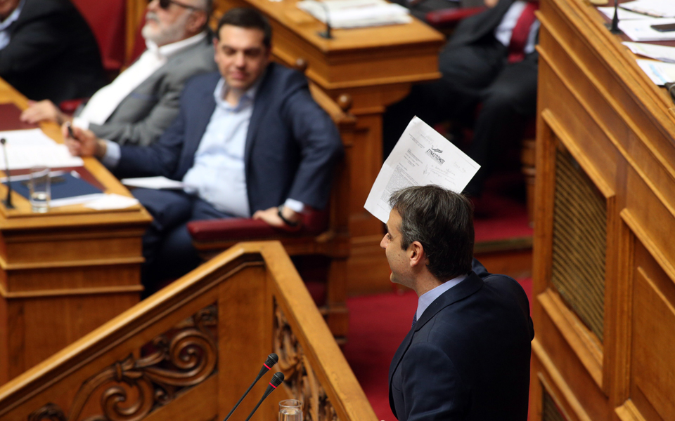 βαριές-κατηγορίες-συριζα-νδ-με-φόντ-2138396