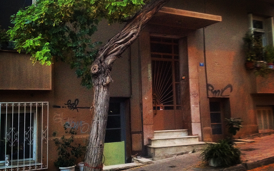 στον-θερινό-ίσκιο-της-οδού-μητσαίων-2140693