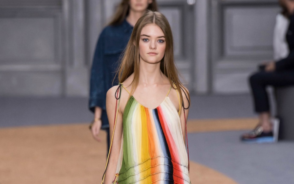 maxi-φορέματα-για-στιλάτες-καλοκαιρινές-2136421