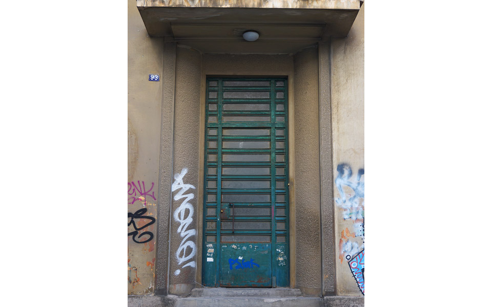 το-παρόν-μιας-αθηναϊκής-τριπλοκατοικ-2138524