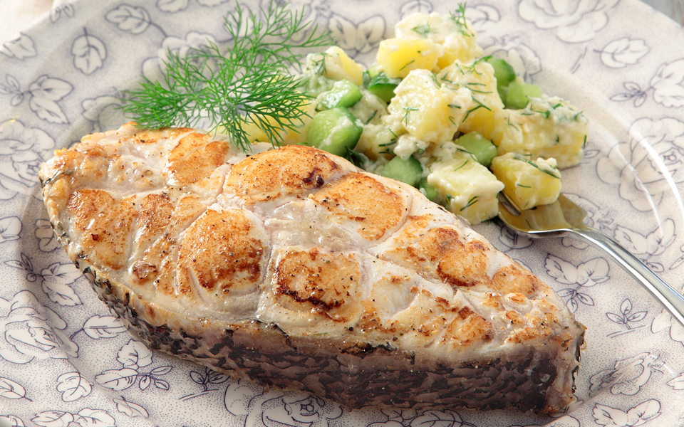 φέτες-σφυρίδας-με-πατατοσαλάτα-2136376