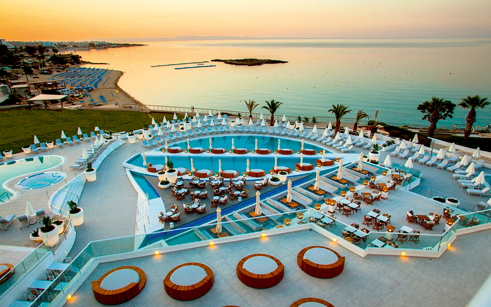 η-louis-ανεβάζει-τον-πήχη-2138388