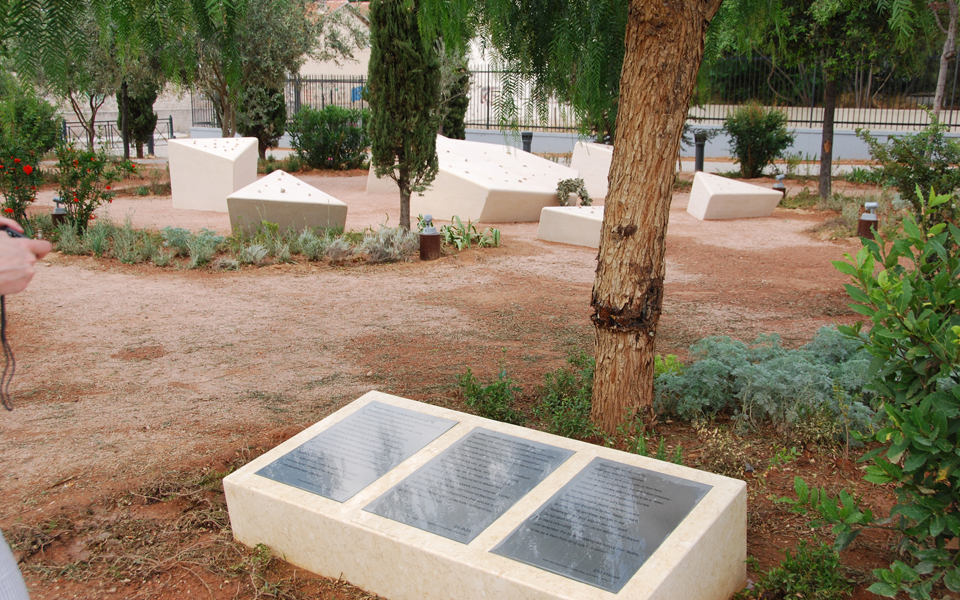 διαβάτη-στάσου-κλείσε-τα-μάτια-και-θυ-2141414