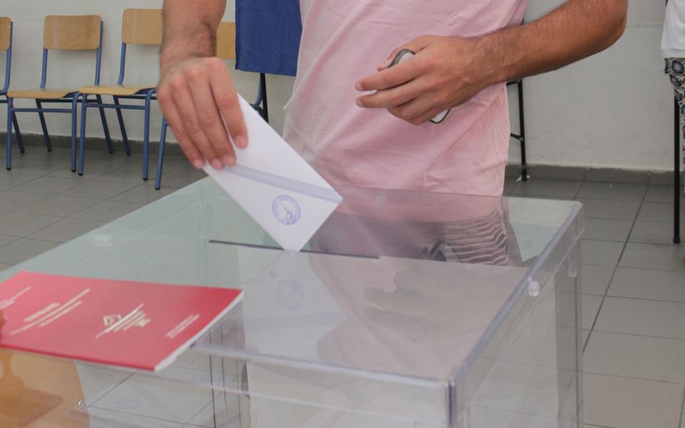 η-δύσκολη-αριθμητική-των-200-βουλευτών-2141711