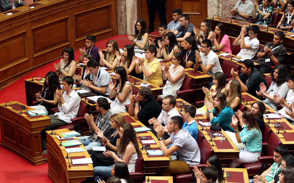 αιχμηρή-κριτική-μαθητών-κατά-φίλη-2142174