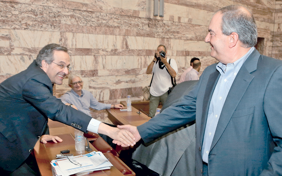 φτιάχνουν-τον-κόσμο-τους-και-βιάζοντα-2142699