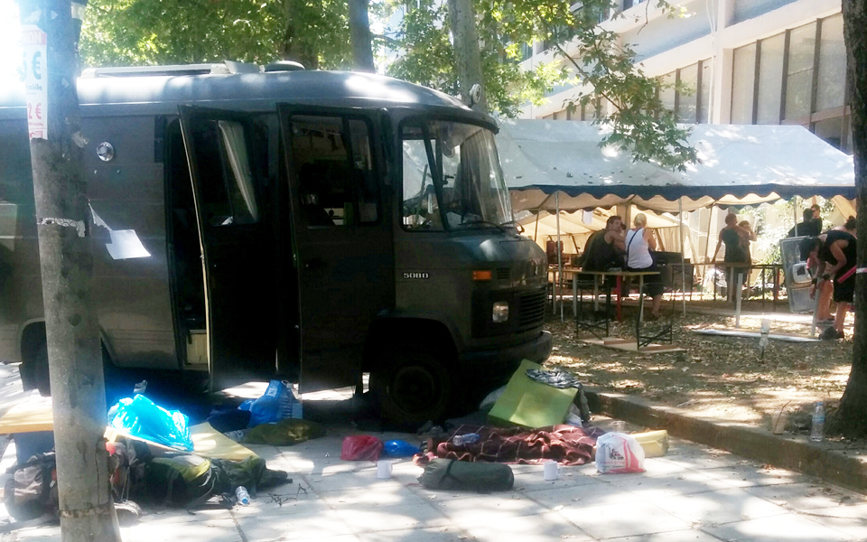 στο-έλεος-των-αλληλέγγυων-το-απθ-2142606