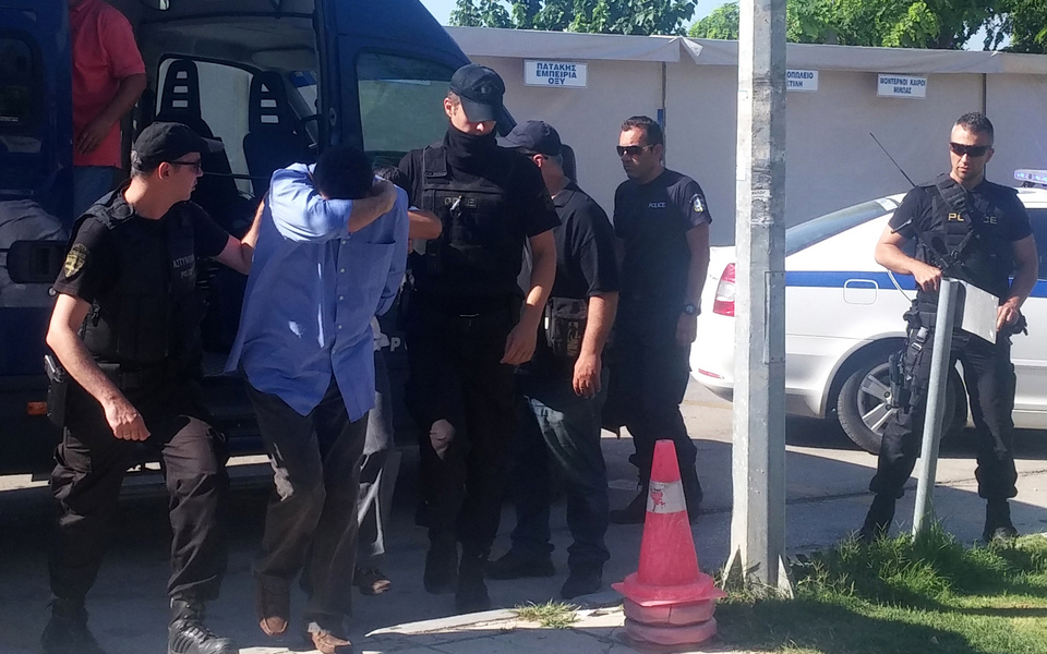 υπό-κράτηση-οι-8-τούρκοι-στρατιωτικοί-μ-2143522