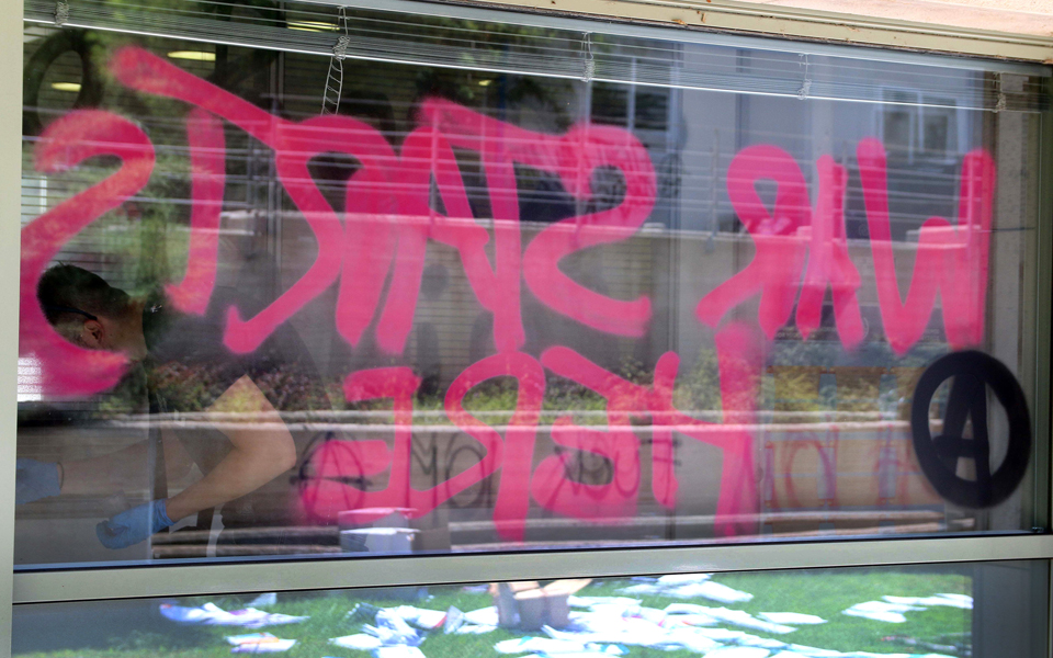 βανδαλισμοί-στο-δημαρχείο-θεσσαλονί-2143568