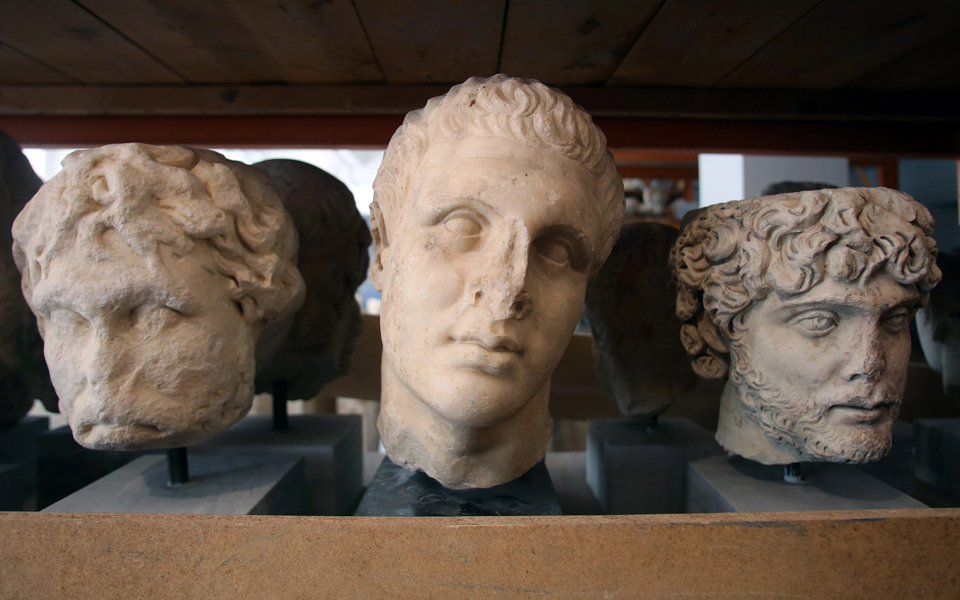 στα-άδυτα-της-αθήνας-2144490