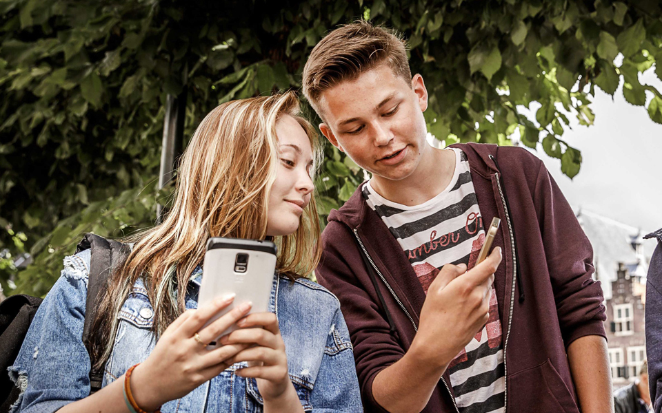 τα-12-η-ιδανική-ηλικία-απόκτησης-κινητού-2144635