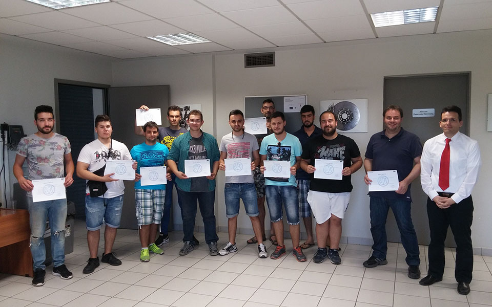 h-kosmocar-εκπαιδεύει-νέους-μηχανικούς-αυτοκι-2144402