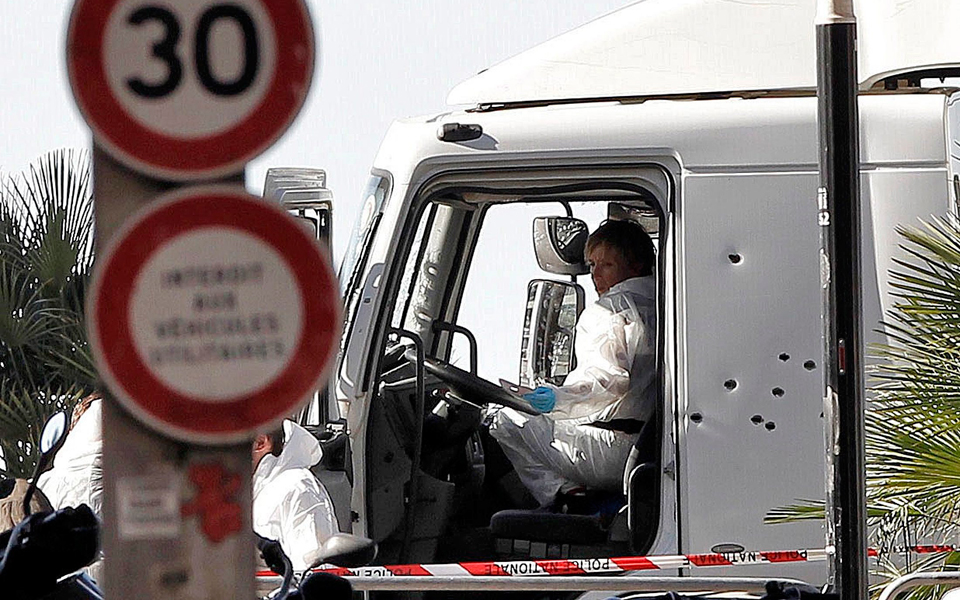 ολάντ-η-μάχη-ενάντια-στην-τρομοκρατί-2142677