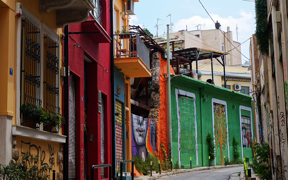 χρωματικές-εκλάμψεις-στην-παλιά-αθήν-2143731