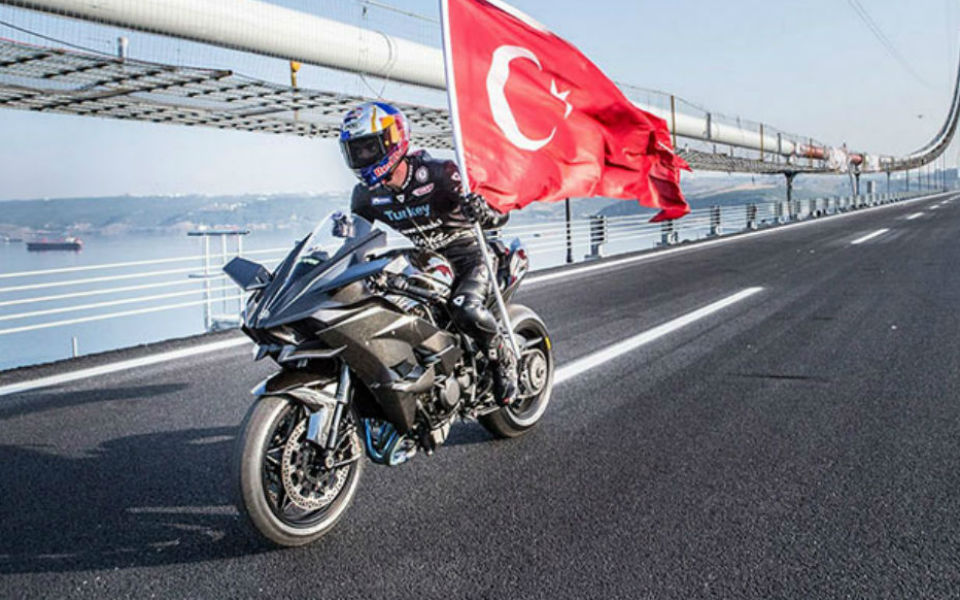 0-400-χλμ-ώρα-με-μια-kawasaki-2141183