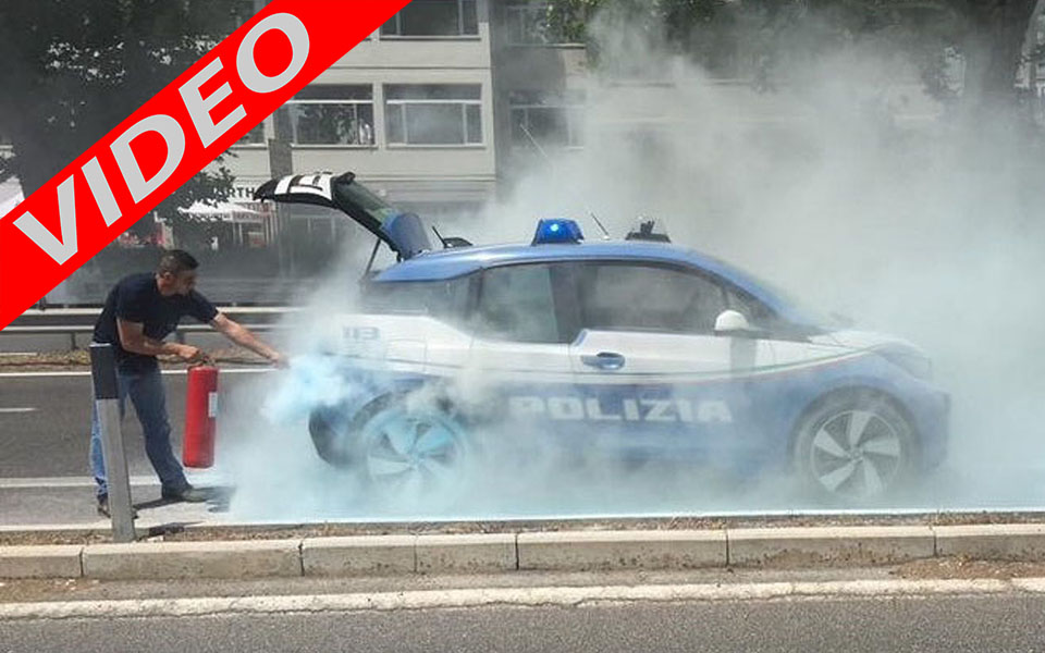τυλίχτηκε-στις-φλόγες-αστυνομικό-bmw-i3-2142644