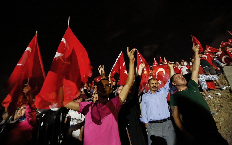 κλείνει-τις-στρατιωτικές-σχολές-της-χ-2144904