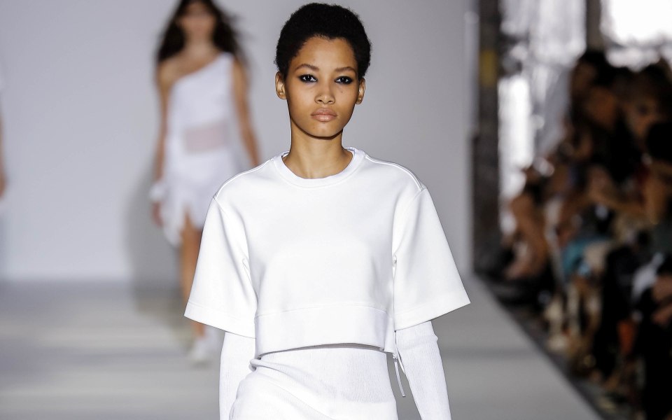 λευκό-τζιν-παντελόνι-fashion-tips-για-τις-καλοκα-2141189