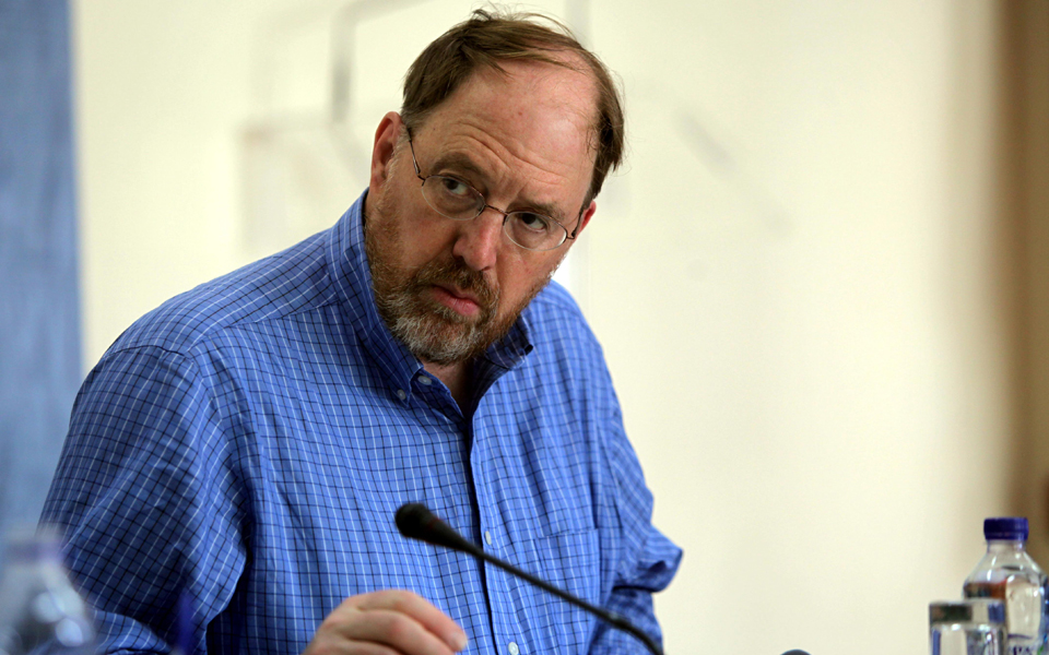 τζέιμς-γκάλμπρεϊθ-μας-ανησυχούσε-η-εμ-2141994