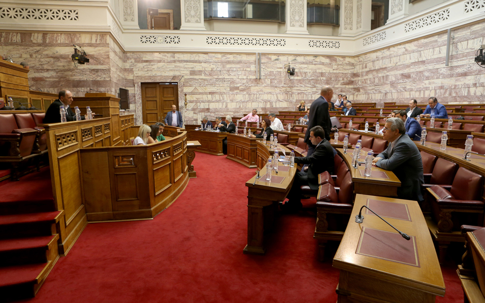 μακρινός-στόχος-παραμένουν-οι-200-βουλευ-2142269