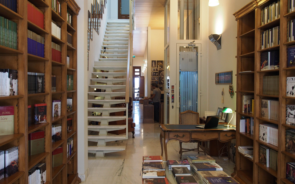 η-ισις-της-κρήτης-λατρεύει-τον-γιου-2143847