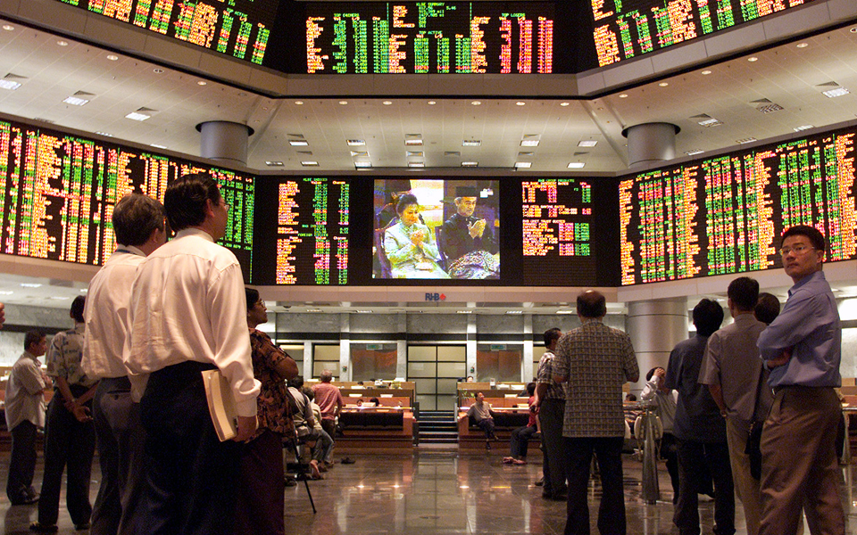 η-πολιτική-μπορεί-να-βάλει-τρικλοποδ-2142505