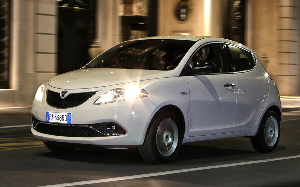 lancia-ypsilon-από-12-300-ευρώ-2142423