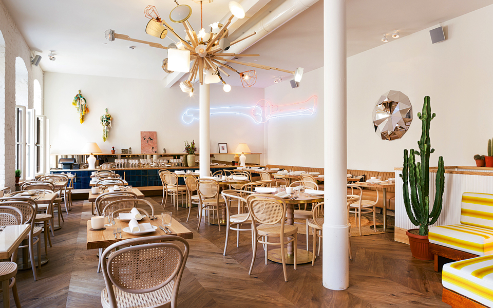 τόσο-μακριά-τόσο-κοντά-2143715