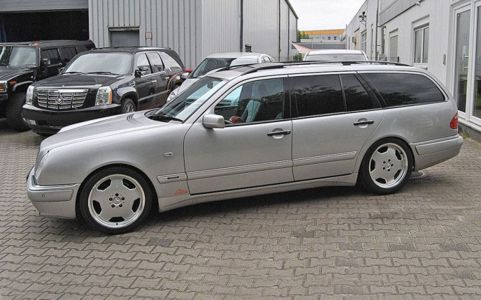 στο-σφυρί-το-αυτοκίνητο-του-m-schumacher-2143258