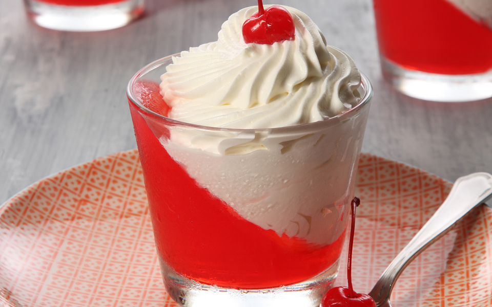 κόκκινο-ζελέ-και-σαντιγί-2143071