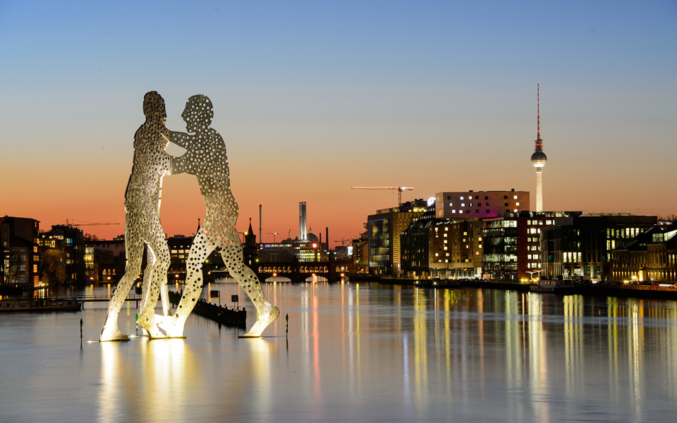 aγγίζοντας-τις-ζωές-των-άλλων-2142554