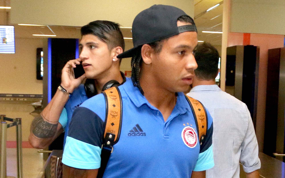 εφοδος-οπαδών-του-ολυμπιακού-2145556