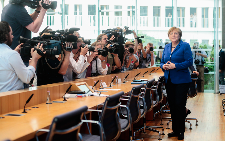 πτώση-δημοτικότητας-της-μέρκελ-2145743