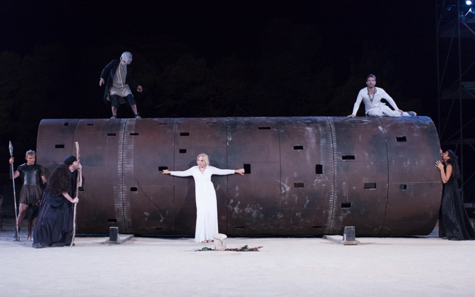 η-καθηλωτική-συνομιλία-σοφοκλή-τούμ-2145063