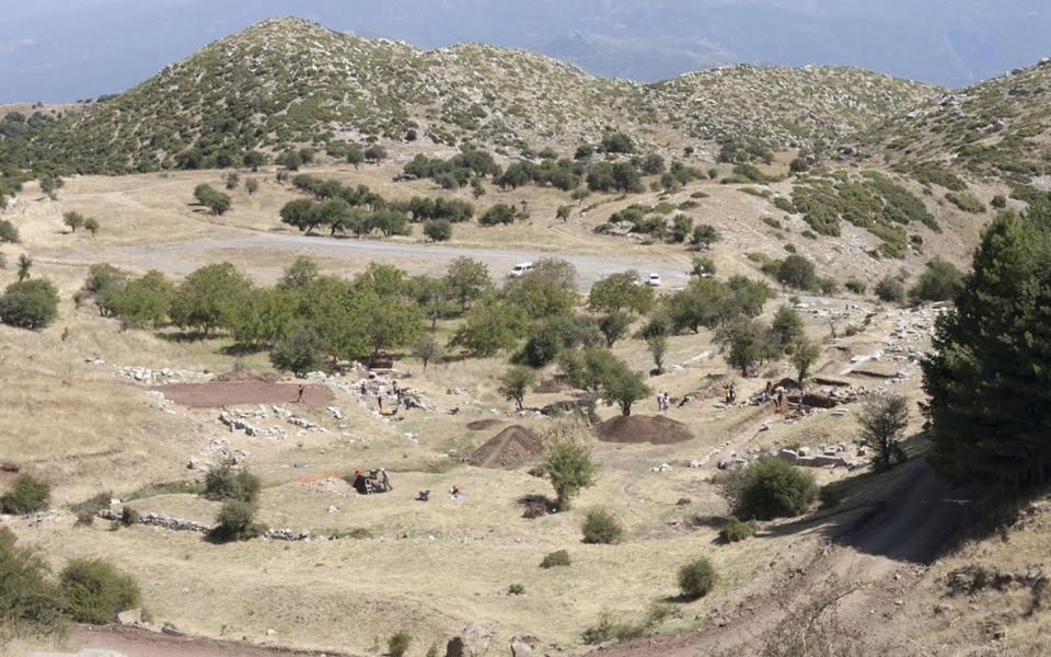 ανθρώπινος-τάφος-στην-κορυφή-του-λυκα-2146378