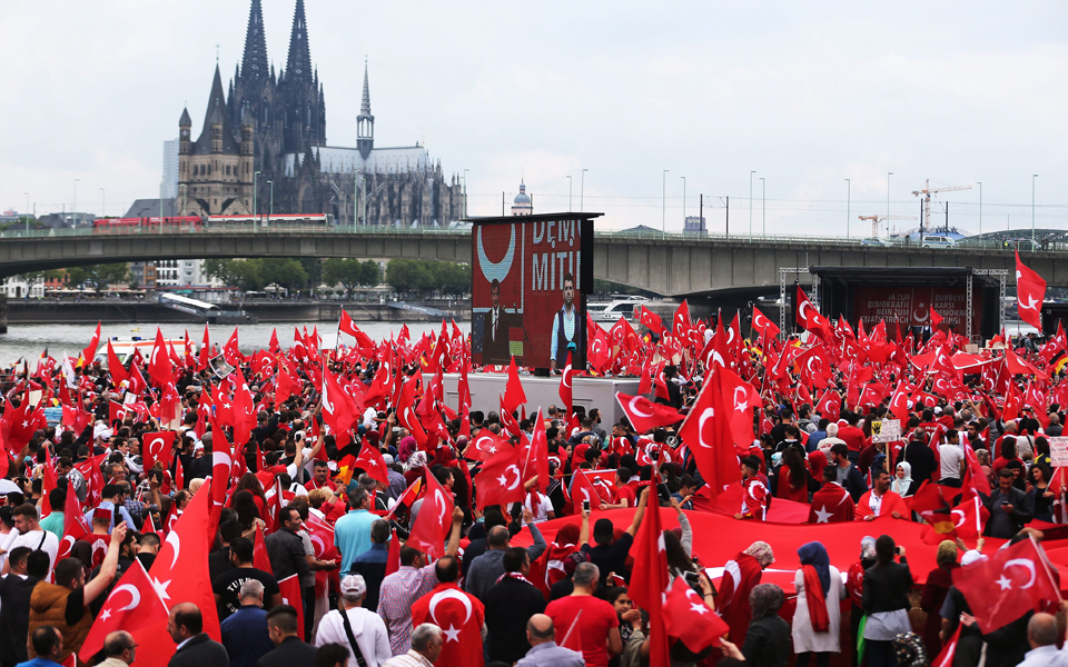 πρώτο-δειλό-βήμα-προσέγγισης-του-bερολ-2146590