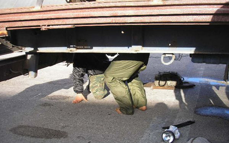 η-σκάφη-οι-κρύπτες-και-ο-καθρέπτης-2146485