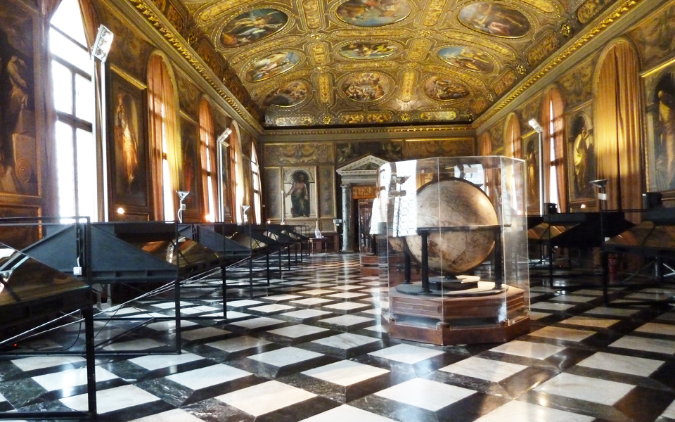 φόρος-τιμής-σε-έναν-λόγιο-τυπογράφο-2147981