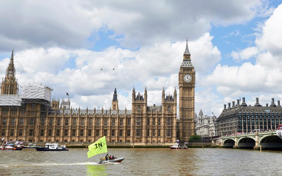 βρετανική-ψυχραιμία-2147277