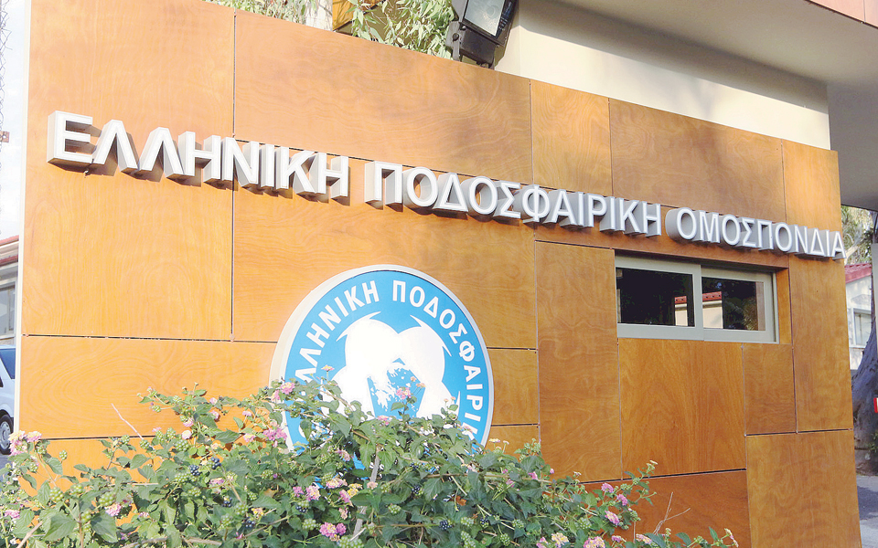στο-εδώλιο-για-την-κάρτα-υγείας-η-επο-2146805