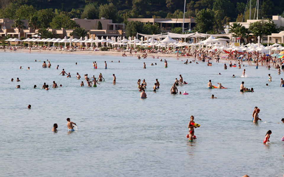 μεγάλη-η-μείωση-των-ελλήνων-τουριστών-2147134