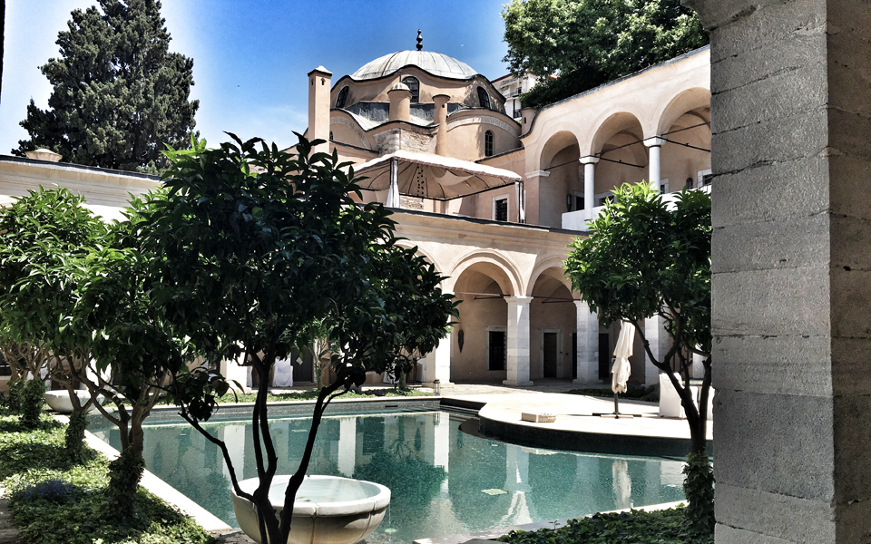 οθωμανικοί-θόλοι-πάνω-στο-βυζαντινό-τ-2147138