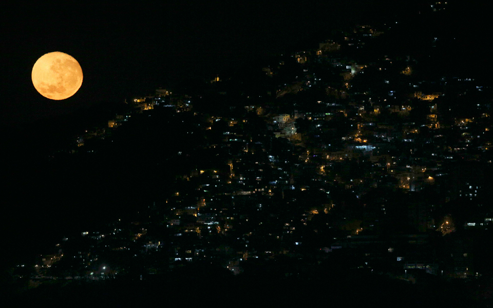 το-άνισο-φως-της-σελήνης-2147547