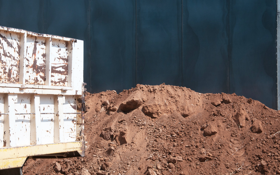 το-σκοτάδι-τα-ξέφωτα-και-τα-ηχοτοπία-τη-2147711