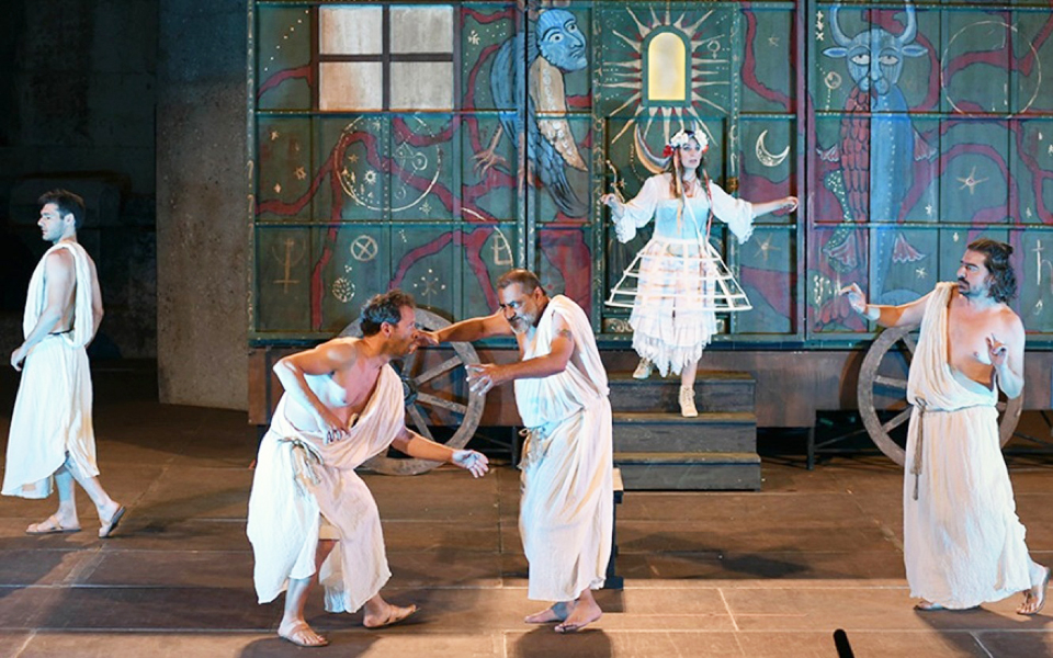 τα-σαρκαστικά-άπαντα-του-αριστοφάνη-2148005